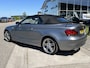 BMW 1-Serie Cabrio 125i 218 PK M Sport Edition / Als nieuw Dealer onderhouden / NL 1e eigenaar / 6-Cilinders / Harman-Kardon / Stoelverw. / Keyless / Elec. Stoelverstelling /