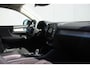 Volvo XC40 T4 190PK AUT8 Momentum Pro | Adaptive Cruise & Pilot Assist | Power Seats incl. Memory | BLIS | Rijstrooksensor | Navigatiesysteem | Grootlicht Assistent | Stoelverwarming | Draadloze Smartphone Lader | Park Assist & Camera | Keyless |