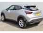 Nissan Juke 1.0-117pk DIG-T N-Connecta. Werkelijk in nieuwstaat ! Slechts 12.600km ! Volautm. airco, privacy glass, metallic lak, LM wielen, navigatie, camera, pdc v+a, telefoonvoorb.,  keyless entry&go, LED etc.