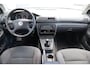 Volkswagen Passat 1.6 Turijn Climate control, Trekhaak, Elektrische ramen, Cruise control, Lichtmetalen wielen