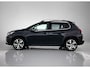 Peugeot 2008 SUV Allure 110 pk Automaat | Navigatie | Panoramadak | Achteruitrijcamera | Parkeersensoren Achter | Lederen Bekleding | Trekhaak | LED Dagrijverlichting | Climate Control | Cruise Control | 16" Lichtmetalen Velgen | Apple Carplay/Android Auto |