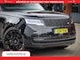 Land Rover Range Rover P550e | NIGHT | GARANTIE TOT 14-03-2029 | HEAD-UP | ACHTERAS BESTURING | SOFT CLOSE | PHEV | 23 INCH VELGEN | PANORAMADAK | STUURVERWARMING | STOEL KOELING | Fabrieksgarantie tot 14-03-2029 – Geniet van gemoedsrust met uitgebreide dekking tot deze datum. GZK-71-D