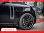 Land Rover Range Rover P550e | NIGHT | GARANTIE TOT 14-03-2029 | HEAD-UP | ACHTERAS BESTURING | SOFT CLOSE | PHEV | 23 INCH VELGEN | PANORAMADAK | STUURVERWARMING | STOEL KOELING | Fabrieksgarantie tot 14-03-2029 – Geniet van gemoedsrust met uitgebreide dekking tot deze datum. GZK-71-D