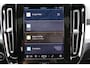 Volvo XC40 B4 Core - IntelliSafe Assist & Surround - Parkeercamera achter - Verwarmde voorstoelen, stuur & achterbank - Parkeersensoren voor & achter - Draadloze tel. lader - Standkachel - Extra getint glas - Elektr. inklapbare trekhaak - 18' LMV