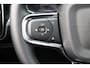 Volvo XC40 B4 Core - IntelliSafe Assist & Surround - Parkeercamera achter - Verwarmde voorstoelen, stuur & achterbank - Parkeersensoren voor & achter - Draadloze tel. lader - Standkachel - Extra getint glas - Elektr. inklapbare trekhaak - 18' LMV