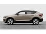 Volvo EC40 Single Motor Extended Range 252PK 82 kWh Plus, **DIRECT UIT VOORRAAD LEVERBAAR** Sand Dune metallic, Textiel City Canvas, 20" Lichtmetalen velgen, Extra getint glas, Harman KArdon audio, Panoramadak, Stoel- & Stuurwielverwarming