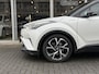 Toyota C-HR 1.8 Hybrid Bi-Tone Plus | Trekhaak, Dodehoekherkenning, Stoel + Stuurverwarming, Parkeersensoren, Navigatie, Keyless, 18inch