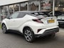 Toyota C-HR 1.8 Hybrid Bi-Tone Plus | Trekhaak, Dodehoekherkenning, Stoel + Stuurverwarming, Parkeersensoren, Navigatie, Keyless, 18inch