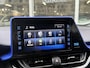 Toyota C-HR 1.8 Hybrid Bi-Tone Plus | Trekhaak, Dodehoekherkenning, Stoel + Stuurverwarming, Parkeersensoren, Navigatie, Keyless, 18inch