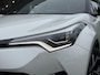 Toyota C-HR 1.8 Hybrid Bi-Tone Plus | Trekhaak, Dodehoekherkenning, Stoel + Stuurverwarming, Parkeersensoren, Navigatie, Keyless, 18inch