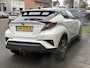 Toyota C-HR 1.8 Hybrid Bi-Tone Plus | Trekhaak, Dodehoekherkenning, Stoel + Stuurverwarming, Parkeersensoren, Navigatie, Keyless, 18inch