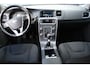 Volvo S60 1.6 T4 180PK NAVIGATIE - TREKHAAK - PDC - 18" VELGEN
