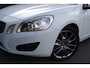 Volvo S60 1.6 T4 180PK NAVIGATIE - TREKHAAK - PDC - 18" VELGEN