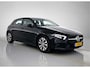 Mercedes-Benz A-klasse 160 Business Solution Lichtmetalen velgen | wide screen | Navigatie | Parking support met camera achter | Inclusief 24 maanden Mercedes-Benz Certified garantie voor Europa.