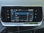 Peugeot 208 1.2 PureTech 100 Allure Handgeschakeld / Stoelverwarming / Keyless Entry/Start / Rondomzicht camera / Navigatie via Apple Carplay of Android Auto / Lichtmetalen wielen 16“ /