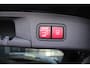 Mercedes-Benz GLA 180 Premium Luxury Line Automaat | Distronic | Achteruitrijcamera | Spoorassistent | Panoramadak | Trekhaak | Stoelverwarming
