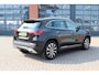 Mercedes-Benz GLA 180 Premium Luxury Line Automaat | Distronic | Achteruitrijcamera | Spoorassistent | Panoramadak | Trekhaak | Stoelverwarming