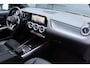 Mercedes-Benz GLA 180 Premium Luxury Line Automaat | Distronic | Achteruitrijcamera | Spoorassistent | Panoramadak | Trekhaak | Stoelverwarming