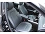 Mercedes-Benz GLA 180 Premium Luxury Line Automaat | Distronic | Achteruitrijcamera | Spoorassistent | Panoramadak | Trekhaak | Stoelverwarming