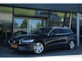Volvo V60 B4 Momentum Business | Adaptive Cruise | Stuur/Stoelverwarming | Leder | Getint Glas |Trekhaak