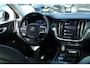 Volvo V60 T8 AWD Ultra Dark | Adaptive Cruise | Panoramadak | Head-up Display | Harman/Kardon | Getint glas | Trekhaak