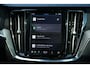 Volvo V60 T8 AWD Ultra Dark | Adaptive Cruise | Panoramadak | Head-up Display | Harman/Kardon | Getint glas | Trekhaak