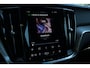 Volvo V60 T8 AWD Ultra Dark | Adaptive Cruise | Panoramadak | Head-up Display | Harman/Kardon | Getint glas | Trekhaak