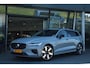 Volvo V60 T8 AWD Ultra Dark | Adaptive Cruise | Panoramadak | Head-up Display | Harman/Kardon | Getint glas | Trekhaak