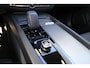 Volvo XC60 T8 Recharge AWD Ultimate Dark - LONG RANGE - Panorama/schuifdak - IntelliSafe Assist & Surround - 360º Camera - Verwarmde voorstoelen, stuur & achterbank - Parkeersensoren voor & achter - Elektr. bedienb. voorstoelen met geheugen - Head up display - Draadloze tel. lader - Extra getint glas - 21' LMV