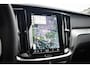 Volvo V60 Recharge T6 AWD Essential Bright | Adaptieve Cruise Control | Trekhaak | Lederen bekleding | Extra getint glas | Stoelverwarming voor + achter | Verwarmbaar stuurwiel