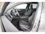 Volvo V60 Recharge T6 AWD Essential Bright | Adaptieve Cruise Control | Trekhaak | Lederen bekleding | Extra getint glas | Stoelverwarming voor + achter | Verwarmbaar stuurwiel