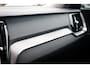 Volvo V60 Recharge T6 AWD Essential Bright | Adaptieve Cruise Control | Trekhaak | Lederen bekleding | Extra getint glas | Stoelverwarming voor + achter | Verwarmbaar stuurwiel