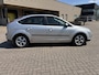 Ford Focus 1.6-16V Futura 5 deurs [ airco,audio,cruise,trekhaak ]