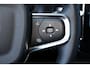 Volvo XC40 B4 Core - IntelliSafe Assist & Surround - Parkeercamera achter - Verwarmde voorstoelen, stuur & achterbank - Parkeersensoren voor & achter - Draadloze tel. lader - Standkachel - Extra getint glas - Elektr. inklapbare trekhaak - 18' LMV