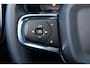 Volvo XC40 B4 Core - IntelliSafe Assist & Surround - Parkeercamera achter - Verwarmde voorstoelen, stuur & achterbank - Parkeersensoren voor & achter - Draadloze tel. lader - Standkachel - Extra getint glas - Elektr. inklapbare trekhaak - 18' LMV
