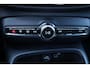 Volvo XC40 B4 Core - IntelliSafe Assist & Surround - Parkeercamera achter - Verwarmde voorstoelen, stuur & achterbank - Parkeersensoren voor & achter - Draadloze tel. lader - Standkachel - Extra getint glas - Elektr. inklapbare trekhaak - 18' LMV