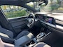 Volkswagen Golf 1.5 eTSI R-Line Business | PANORAMADAK | IQ LIGHTS | STOEL + STUURVERWARMING | APPLE CARPLAY | KEYLESS | SFEERVERLICHTING | ADAPTIEVE CRUISE CONTROL |