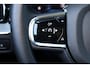 Volvo XC60 T6 Recharge AWD Plus Dark - LONG RANGE - Panorama/schuifdak - IntelliSafe Assist & Surround - 360º Camera - Harman/Kardon audio - Adaptieve LED koplampen - Verwarmde voorstoelen, stuur & achterbank - Parkeersensoren voor & achter - Elektr. bedienb. voorstoelen met geheugen - Draadloze tel. lader - Extra getint glas - Elektr. inklapbare trekhaak - 20' LMV