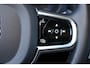 Volvo XC60 T6 Recharge AWD Plus Dark - LONG RANGE - Panorama/schuifdak - IntelliSafe Assist & Surround - 360º Camera - Harman/Kardon audio - Adaptieve LED koplampen - Verwarmde voorstoelen, stuur & achterbank - Parkeersensoren voor & achter - Elektr. bedienb. voorstoelen met geheugen - Draadloze tel. lader - Extra getint glas - Elektr. inklapbare trekhaak - 20' LMV