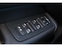 Volvo XC60 T6 Recharge AWD Plus Dark - LONG RANGE - Panorama/schuifdak - IntelliSafe Assist & Surround - 360º Camera - Harman/Kardon audio - Adaptieve LED koplampen - Verwarmde voorstoelen, stuur & achterbank - Parkeersensoren voor & achter - Elektr. bedienb. voorstoelen met geheugen - Draadloze tel. lader - Extra getint glas - Elektr. inklapbare trekhaak - 20' LMV