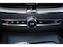 Volvo XC60 T6 Recharge AWD Plus Dark - LONG RANGE - Panorama/schuifdak - IntelliSafe Assist & Surround - 360º Camera - Harman/Kardon audio - Adaptieve LED koplampen - Verwarmde voorstoelen, stuur & achterbank - Parkeersensoren voor & achter - Elektr. bedienb. voorstoelen met geheugen - Draadloze tel. lader - Extra getint glas - Elektr. inklapbare trekhaak - 20' LMV