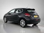 Peugeot 208 Allure 82 pk | Navigatie | Achteruitrijcamera | Parkeersensoren Achter | LED Dagrijverlichting | Lederen Stuurwiel | DAB Ontvanger | Start/Stop Systeem | Climate Control | Cruise Control | 16" Lichtmetalen Velgen | Buitenspiegels Elektrisch Verstel -en Verwarmbaar |