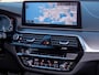 BMW 5-Serie Touring 530e M-SPORT ** LASER, LEDER, PANORAMA, TREKH, HuD, H&K Sound ** € 40.000,= onder NP - Ex. BMW-AG ** ** INFORMEER OOK NAAR ONZE AANTREKKELIJKE FINANCIAL-LEASE TARIEVEN **