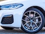 BMW 5-Serie Touring 530e M-SPORT ** LASER, LEDER, PANORAMA, TREKH, HuD, H&K Sound ** € 40.000,= onder NP - Ex. BMW-AG ** ** INFORMEER OOK NAAR ONZE AANTREKKELIJKE FINANCIAL-LEASE TARIEVEN **