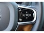 Volvo XC90 T8 Recharge AWD Ultra Dark - LONG RANGE - Luchtvering - Panorama/schuifdak - IntelliSafe Assist & Surround - 360º Camera - Adaptieve LED koplampen - Verwarmde voorstoelen, stuur & achterbank - Parkeersensoren voor & achter - Elektr. bedienb. voorstoelen met geheugen - Head up display - Draadloze tel. lader - Extra getint glas - Elektr. inklapbare trekhaak - 22' LMV