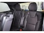 Volvo XC90 T8 Recharge AWD Ultra Dark - LONG RANGE - Luchtvering - Panorama/schuifdak - IntelliSafe Assist & Surround - 360º Camera - Adaptieve LED koplampen - Verwarmde voorstoelen, stuur & achterbank - Parkeersensoren voor & achter - Elektr. bedienb. voorstoelen met geheugen - Head up display - Draadloze tel. lader - Extra getint glas - Elektr. inklapbare trekhaak - 22' LMV