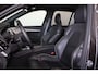 Volvo XC90 T8 Recharge AWD Ultra Dark - LONG RANGE - Luchtvering - Panorama/schuifdak - IntelliSafe Assist & Surround - 360º Camera - Adaptieve LED koplampen - Verwarmde voorstoelen, stuur & achterbank - Parkeersensoren voor & achter - Elektr. bedienb. voorstoelen met geheugen - Head up display - Draadloze tel. lader - Extra getint glas - Elektr. inklapbare trekhaak - 22' LMV