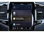 Volvo XC90 T8 Recharge AWD Ultra Dark - LONG RANGE - Luchtvering - Panorama/schuifdak - IntelliSafe Assist & Surround - 360º Camera - Adaptieve LED koplampen - Verwarmde voorstoelen, stuur & achterbank - Parkeersensoren voor & achter - Elektr. bedienb. voorstoelen met geheugen - Head up display - Draadloze tel. lader - Extra getint glas - Elektr. inklapbare trekhaak - 22' LMV