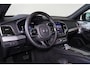 Volvo XC90 T8 Recharge AWD Ultra Dark - LONG RANGE - Luchtvering - Panorama/schuifdak - IntelliSafe Assist & Surround - 360º Camera - Adaptieve LED koplampen - Verwarmde voorstoelen, stuur & achterbank - Parkeersensoren voor & achter - Elektr. bedienb. voorstoelen met geheugen - Head up display - Draadloze tel. lader - Extra getint glas - Elektr. inklapbare trekhaak - 22' LMV