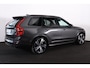 Volvo XC90 T8 Recharge AWD Ultra Dark - LONG RANGE - Luchtvering - Panorama/schuifdak - IntelliSafe Assist & Surround - 360º Camera - Adaptieve LED koplampen - Verwarmde voorstoelen, stuur & achterbank - Parkeersensoren voor & achter - Elektr. bedienb. voorstoelen met geheugen - Head up display - Draadloze tel. lader - Extra getint glas - Elektr. inklapbare trekhaak - 22' LMV
